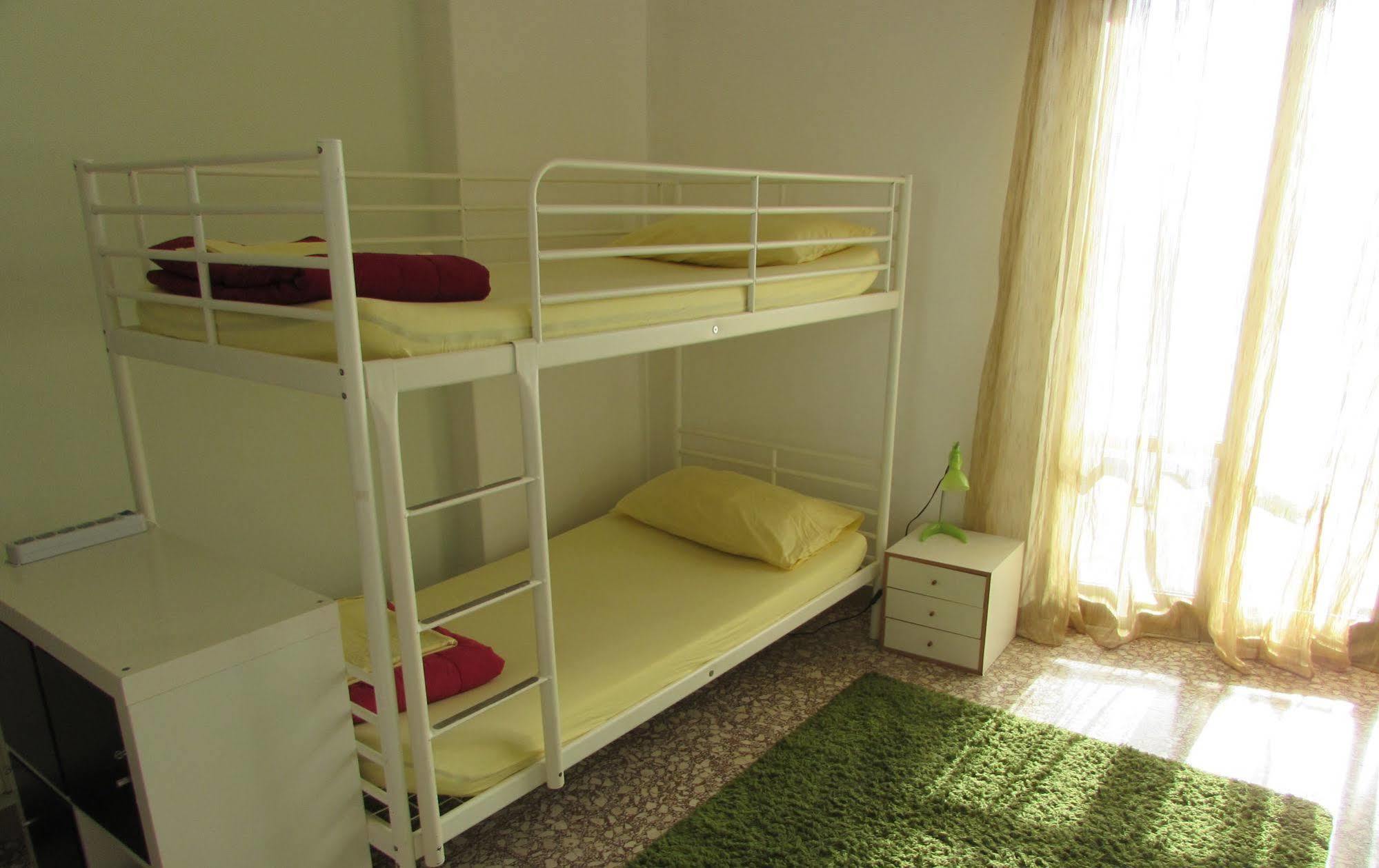 Thousand Sunny Hostel Roma Ngoại thất bức ảnh